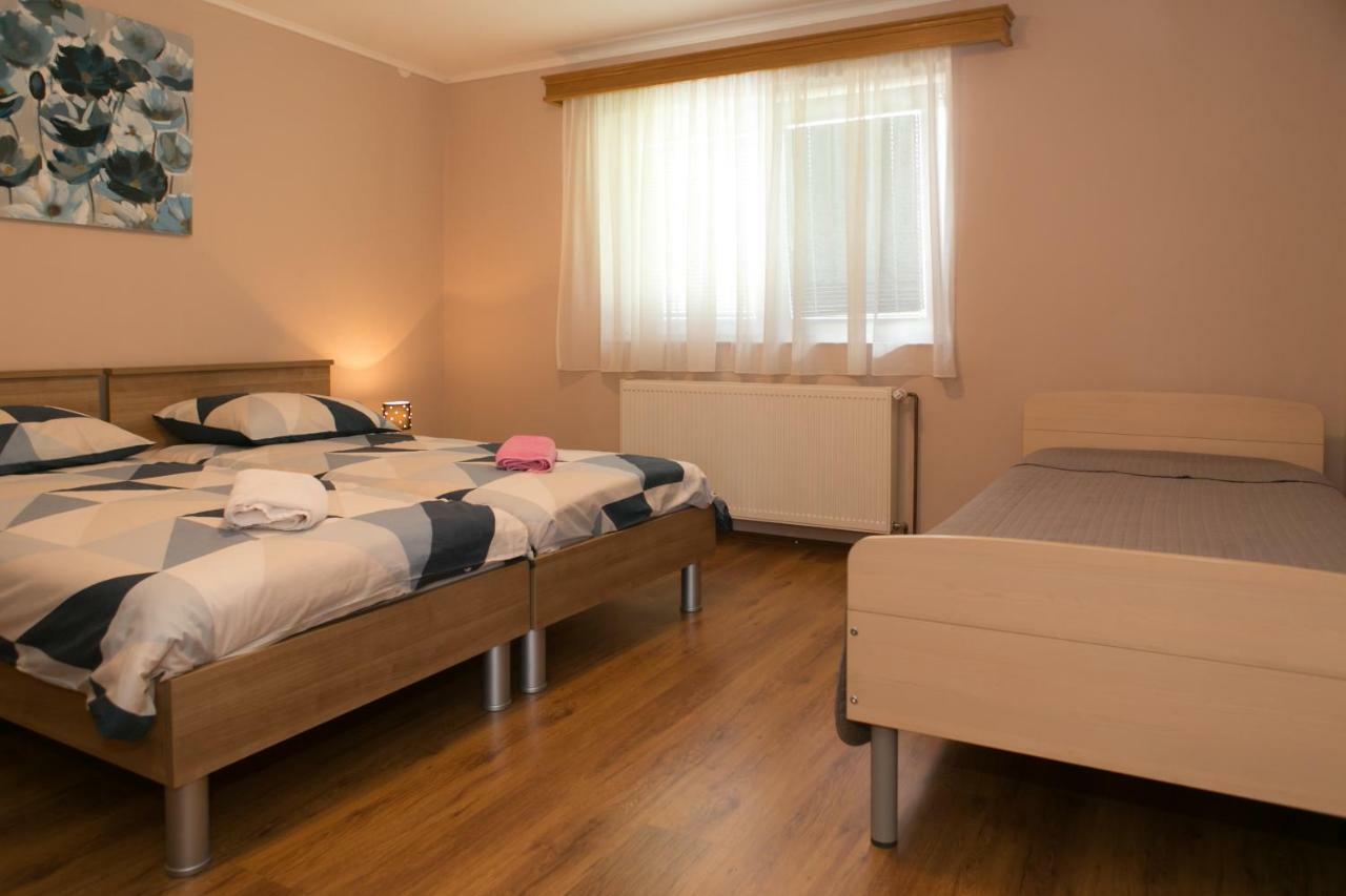 Rooms Ivan Otocac Exterior photo